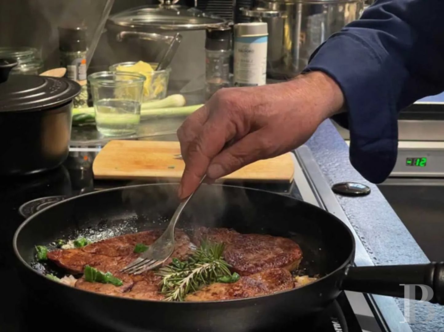 En Rhénanie-Palatinat, dans la région de l’Eifel, un ancien moulin du 15e siècle en pleine nature rénové dans un esprit contemporain - photo  n°20